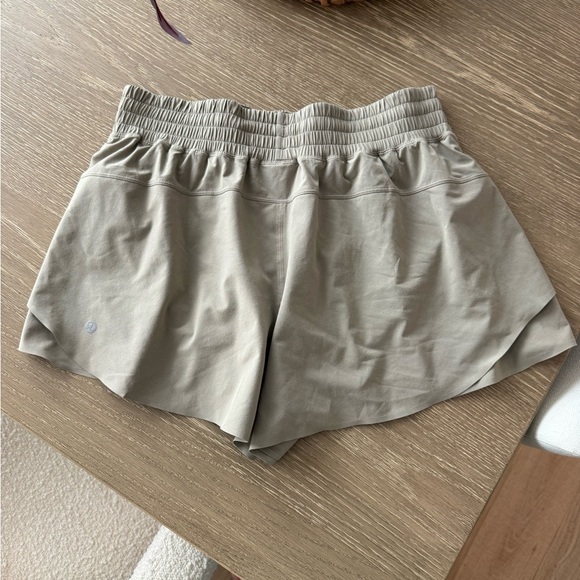 Lululemon Shake It Out High-Rise Running Short 2.5" Sheer Oak - Picture 4 of 6